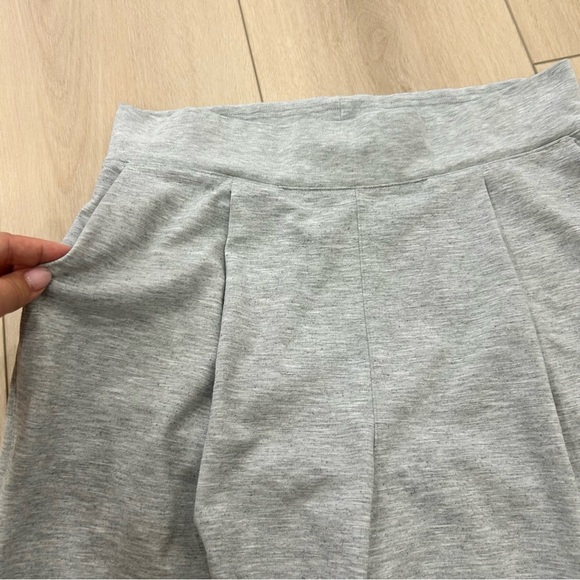 Lululemon Can You Feel The Pleat Heathered Gray Crop Wide Leg Gaucho Pants Sz 10 - Picture 5 of 7